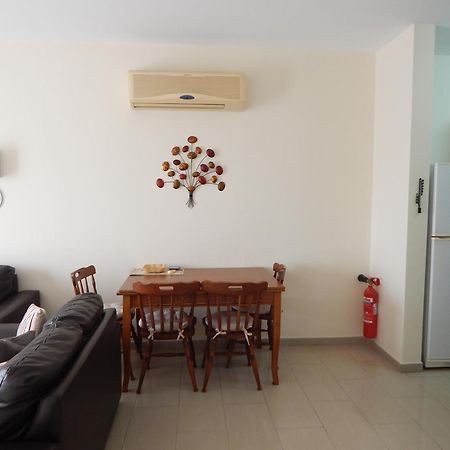 Barlee'S Apartment Paralímni Kültér fotó