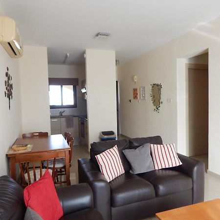 Barlee'S Apartment Paralímni Kültér fotó