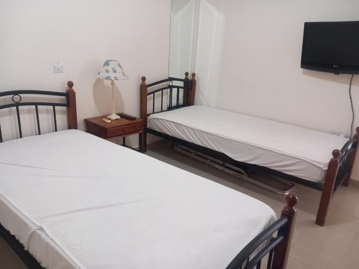 Barlee'S Apartment Paralímni Kültér fotó